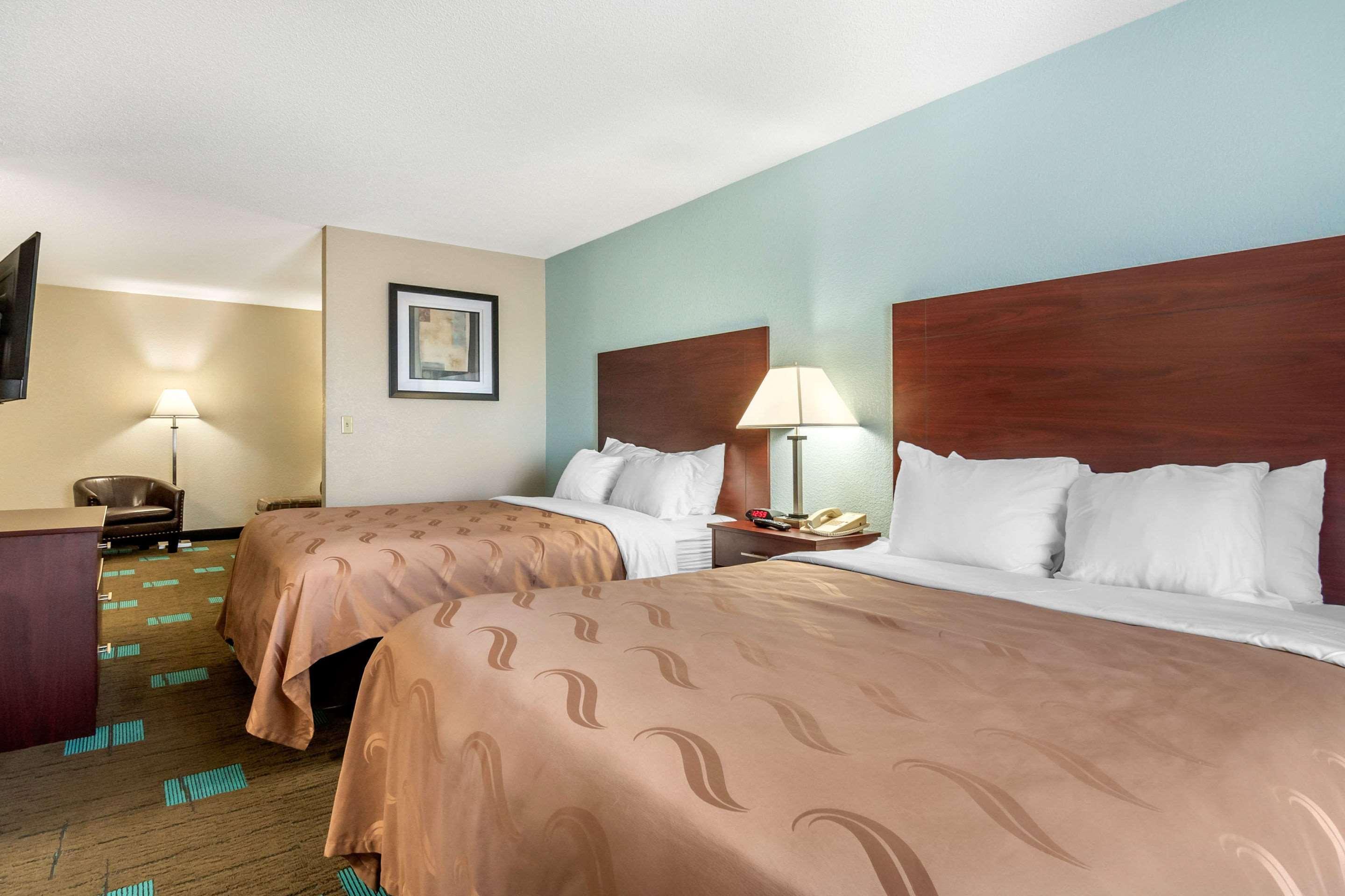 Quality Suites Kansas City International Airport Exterior foto