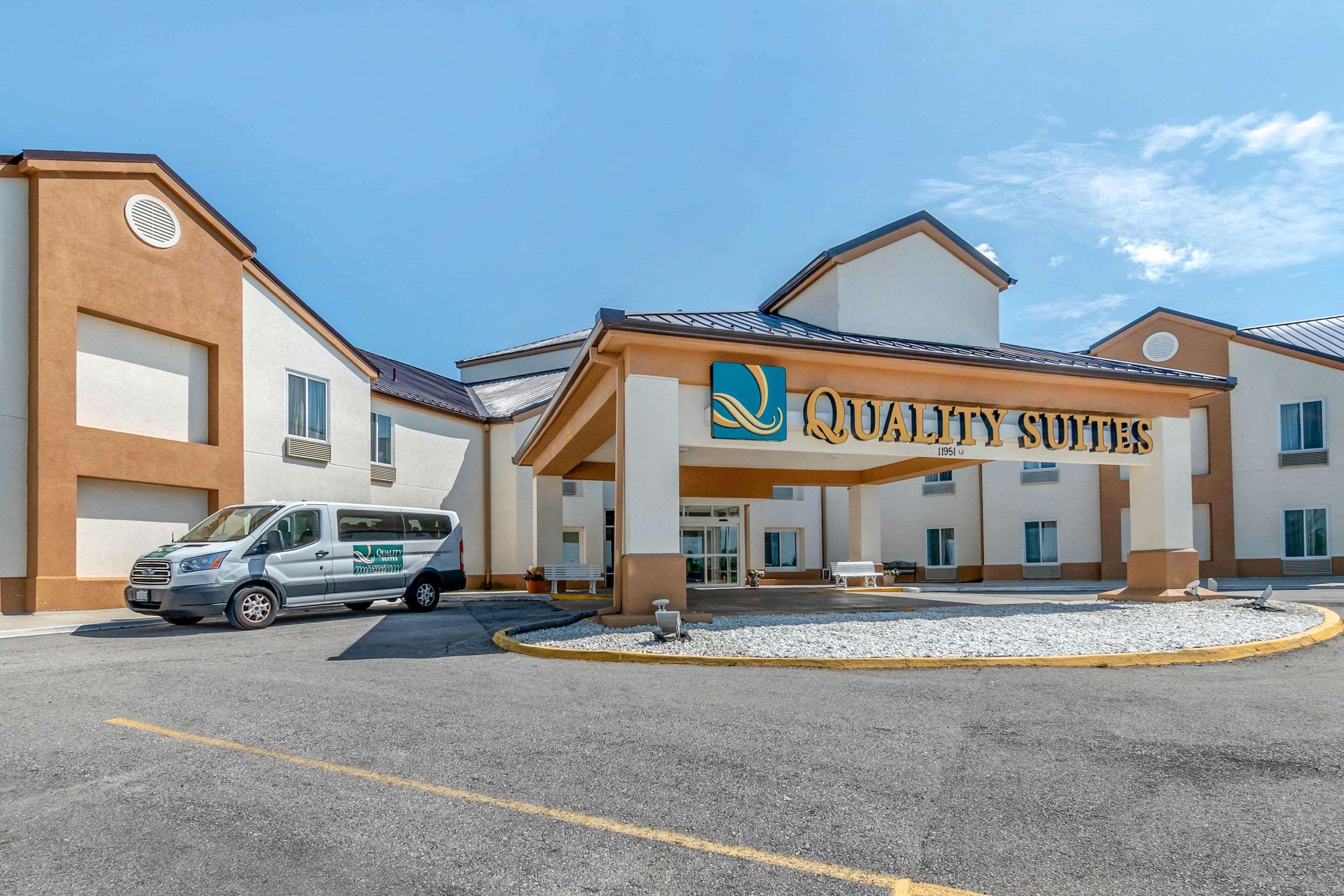 Quality Suites Kansas City International Airport Exterior foto