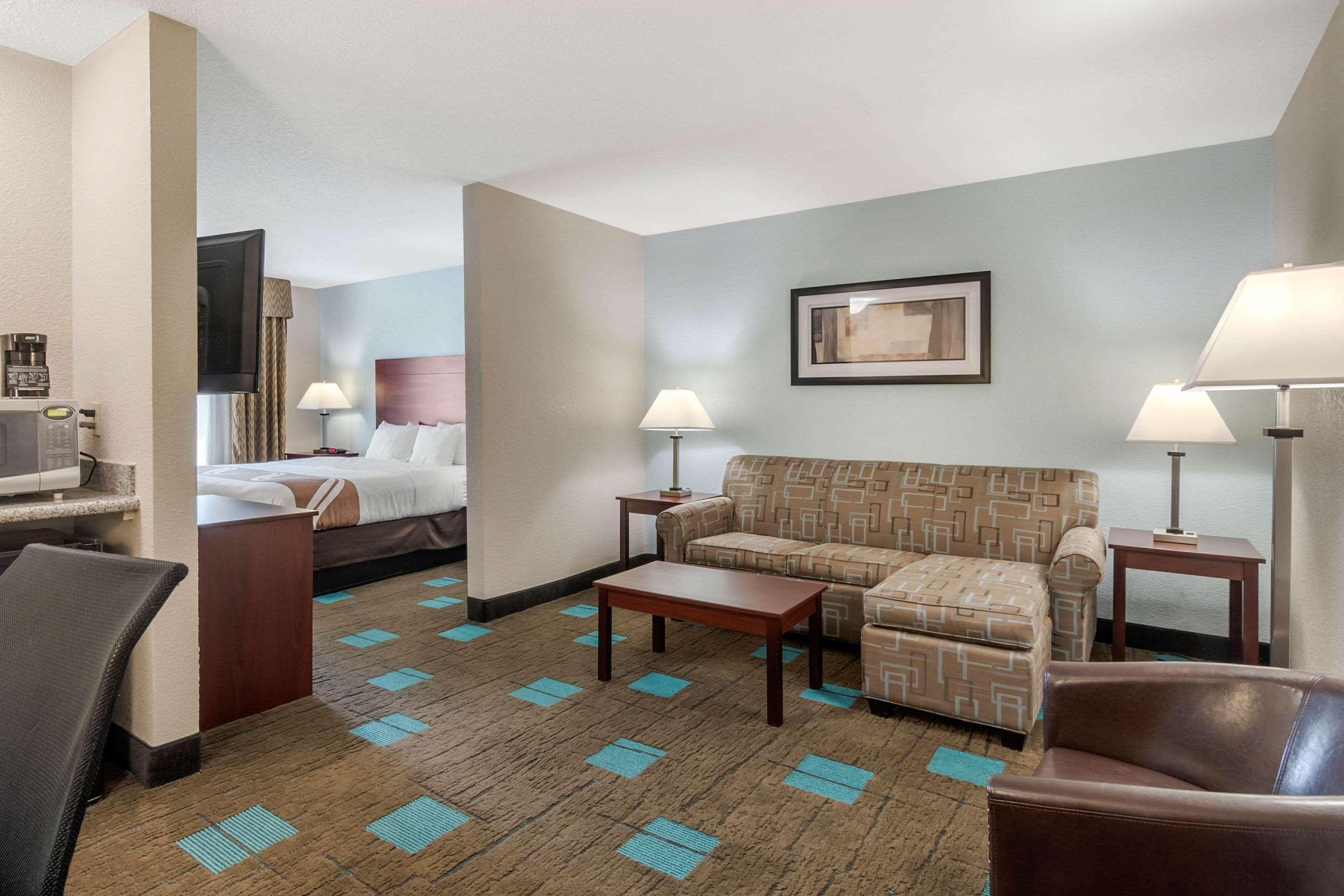 Quality Suites Kansas City International Airport Exterior foto