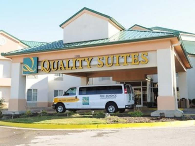 Quality Suites Kansas City International Airport Exterior foto