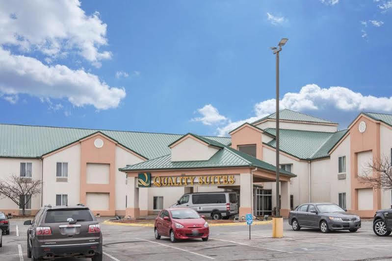 Quality Suites Kansas City International Airport Exterior foto